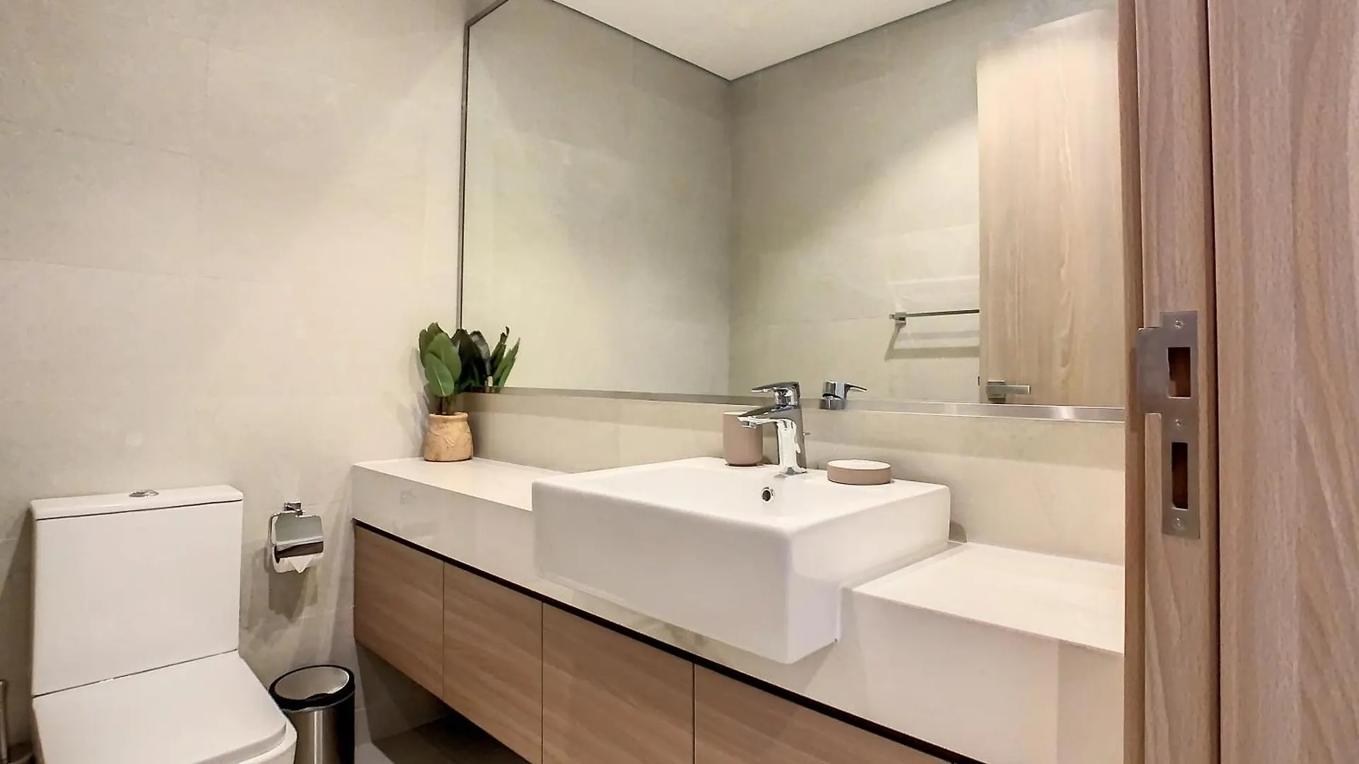 Modern Apartment Near Dxb Airport Sleeps 4 Dubai