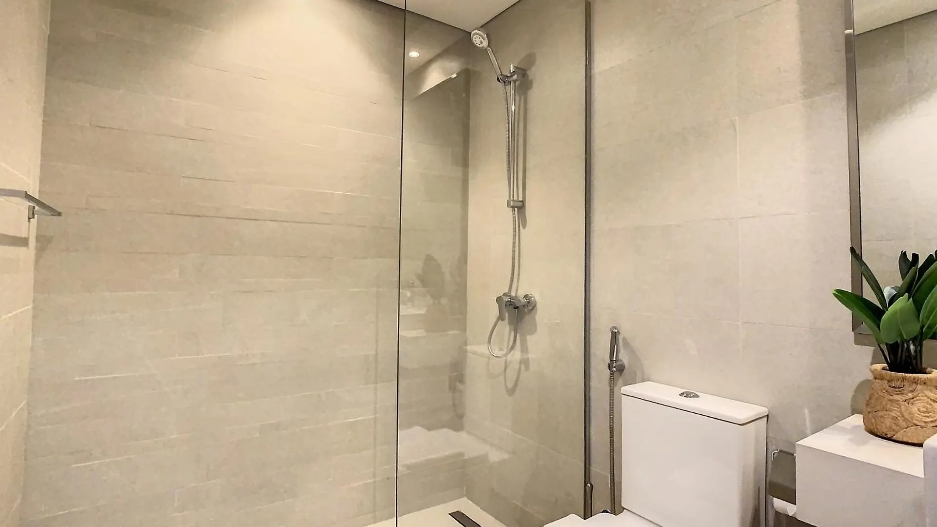 Modern Apartment Near Dxb Airport Sleeps 4 Dubai