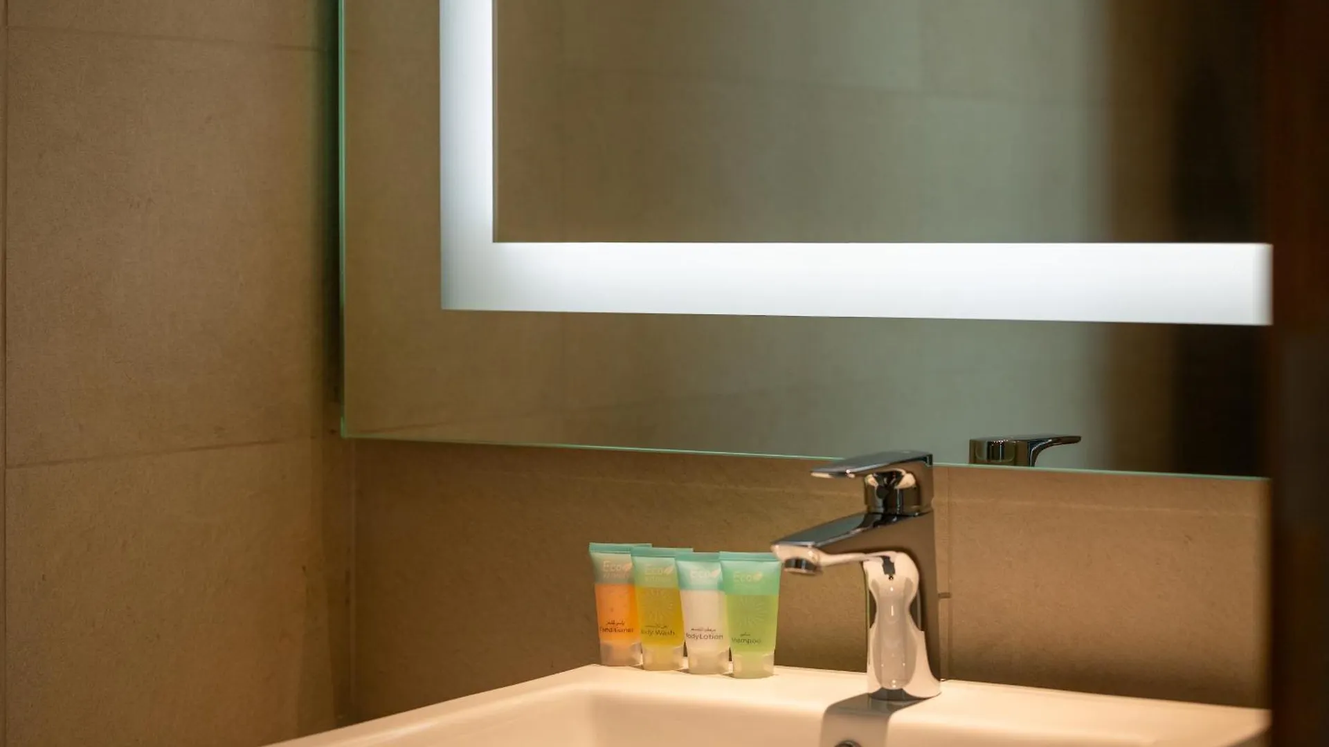 Modern Apartment Near Dxb Airport Sleeps 4 Dubai 0*,